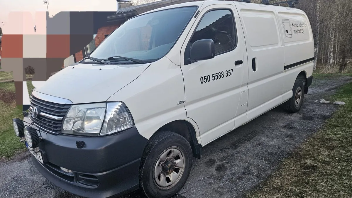 Nilsiän Kiinteistöhuoltomestarit Oy:n huoltoauto logolla